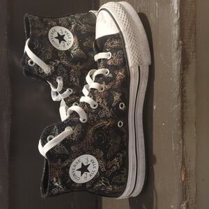 Girls size 6  black and gold Converse